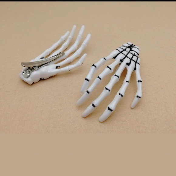 Skeleton Hand Hair Clips -2 NIP - Picture 3 of 6